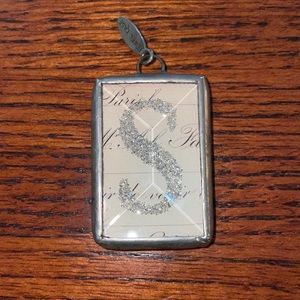 Jewel kade “S” charm
